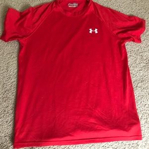 Under Armour tee small loose